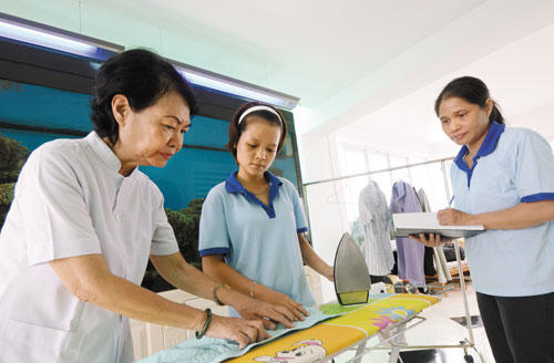 Rút ngăn khoảng cách osin - chủ nhà bằng luật